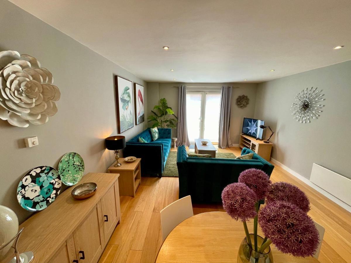 Stunning 2-Bed Town Centre Apartment - Hosted By Hutch Lifestyle Royal Royal Leamington Spa Exterior foto