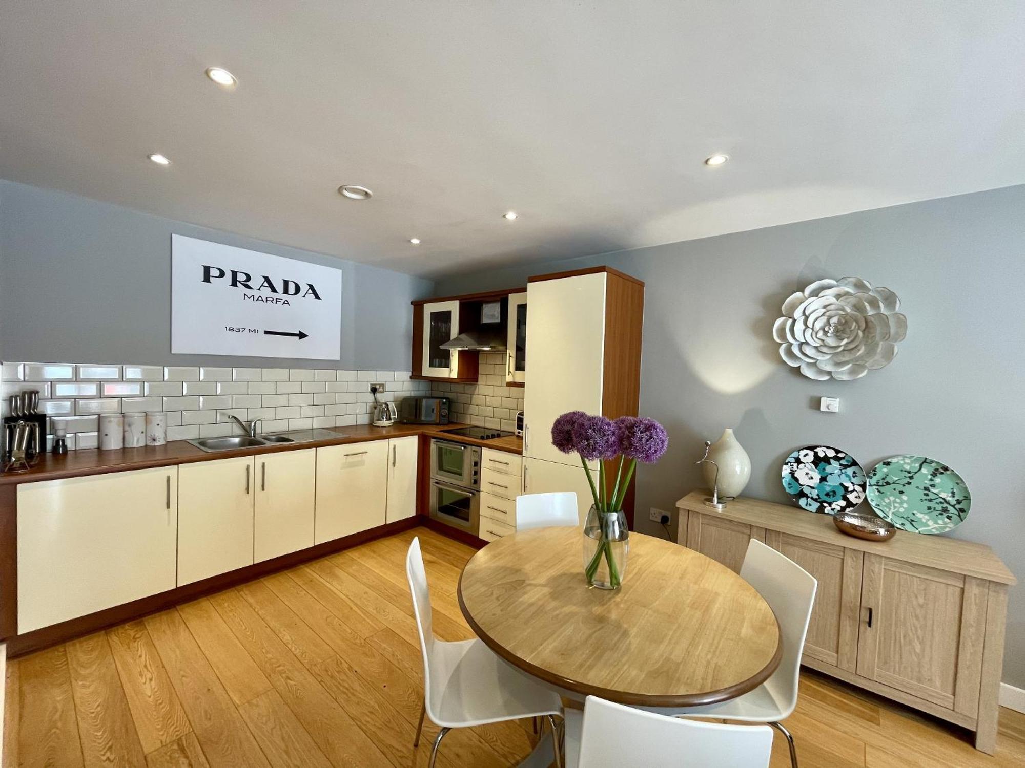Stunning 2-Bed Town Centre Apartment - Hosted By Hutch Lifestyle Royal Royal Leamington Spa Exterior foto
